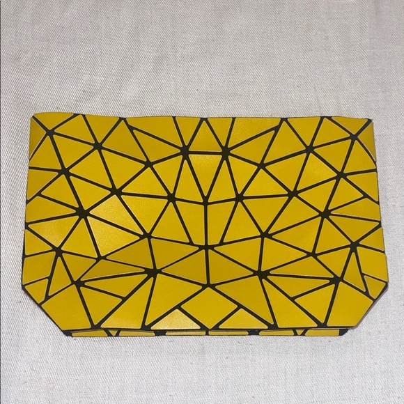 Patrizia Luca Handbags - 1212104 Patrizia Luca Yellow and Black Geometric Clutch